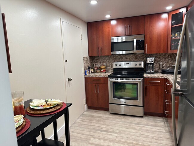 Cocina - 1950 S Ocean Dr