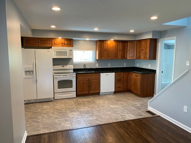 Building Photo - 3825 Millers Run Rd