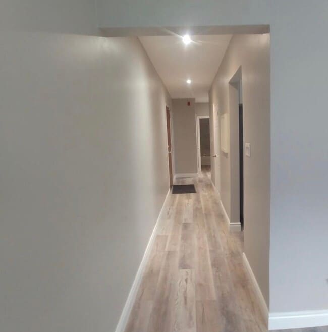 Building Photo - 2422 Keele St