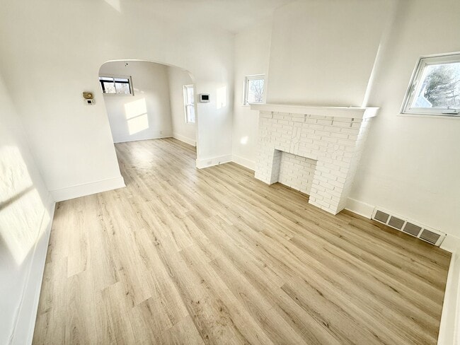 Building Photo - 2413 Milburn St