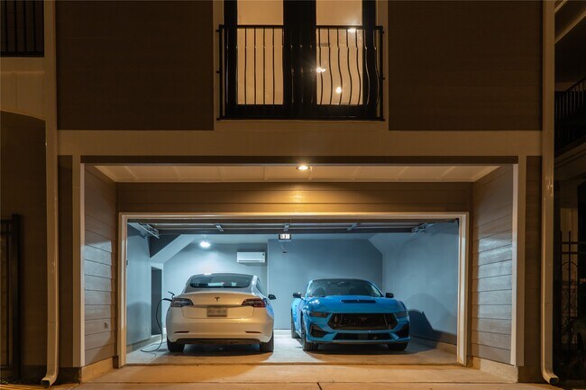 Building Photo - 1126 W 23rd St