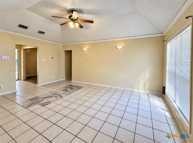 Foto del edificio - 2204 Lazy Ridge Dr
