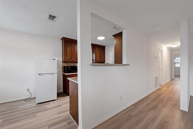 Building Photo - 910 Judiway St