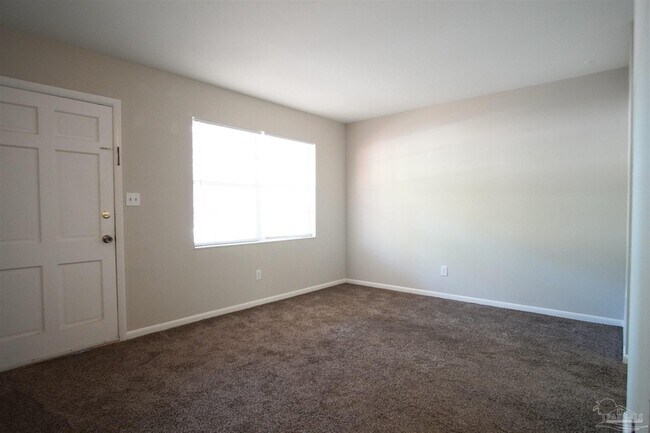Foto del edificio - 1447 E Burgess Rd