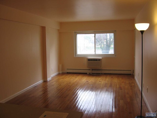 Building Photo - 333 Grand Ave
