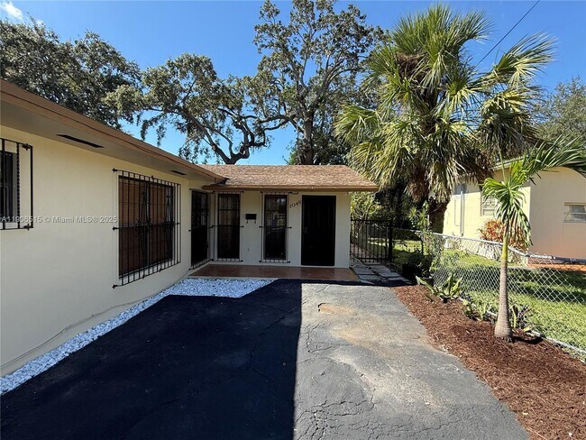 Foto del edificio - 1048 NW 32nd Pl