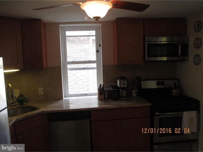 Building Photo - 757 Martin St