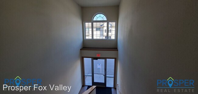 Building Photo - 5 E Waukau Ave