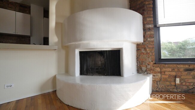 Foto del edificio - 558 W Wellington Ave