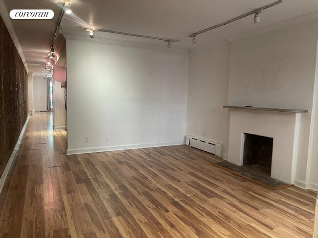 Building Photo - 208 E 78th St