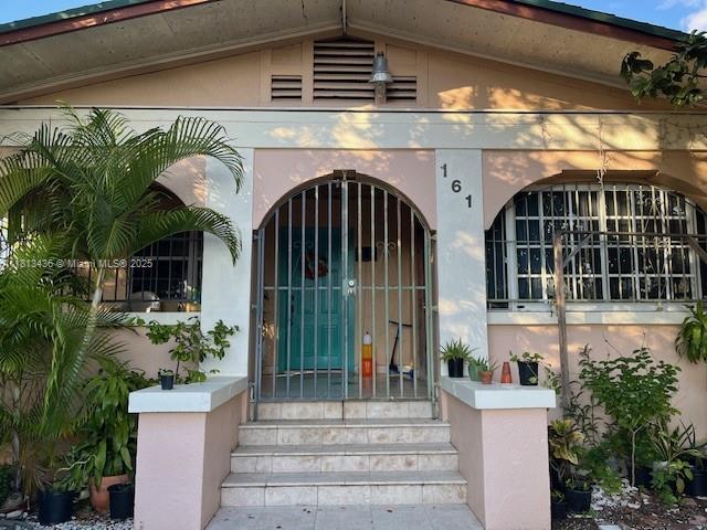 Foto principal - 161 NW 35th St