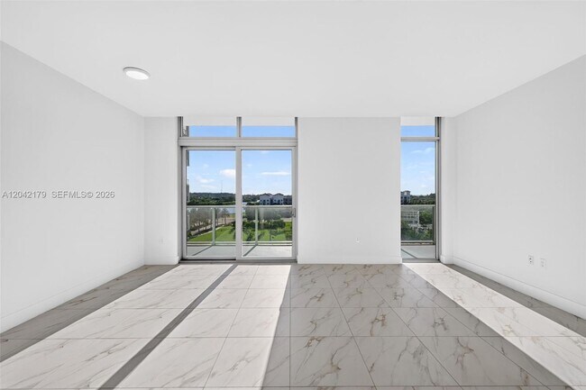 Building Photo - 2000 Metropica Wy