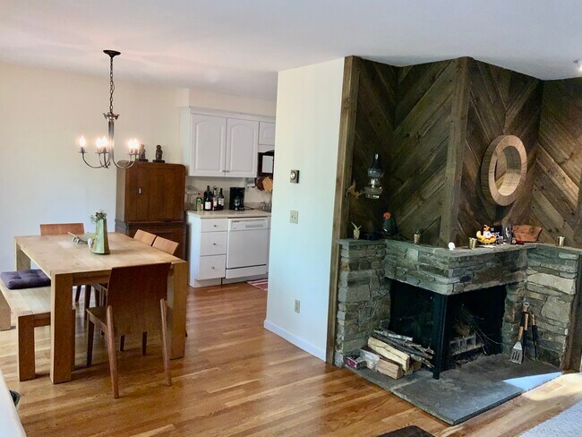 Building Photo - 106 Woodside Cir