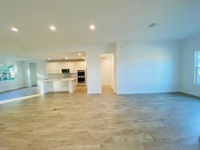 Foto del edificio - 6020 NW Winfield Dr