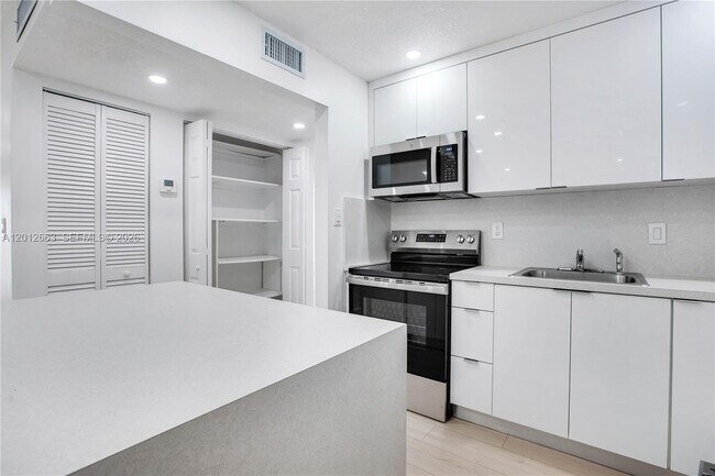 Foto del edificio - 4670 W 13th Ln