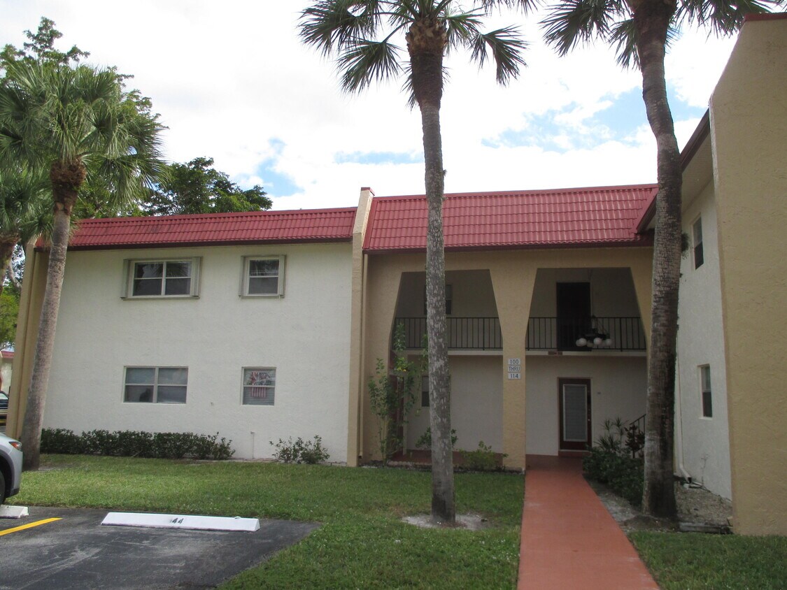 114 Lake Frances Dr, West Palm Beach, FL 33411 Condo for Rent in West