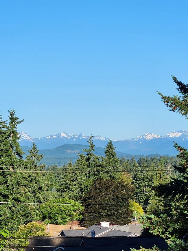 Beautiful East Bremerton Home with a View - Beautiful East Bremerton Home with a View