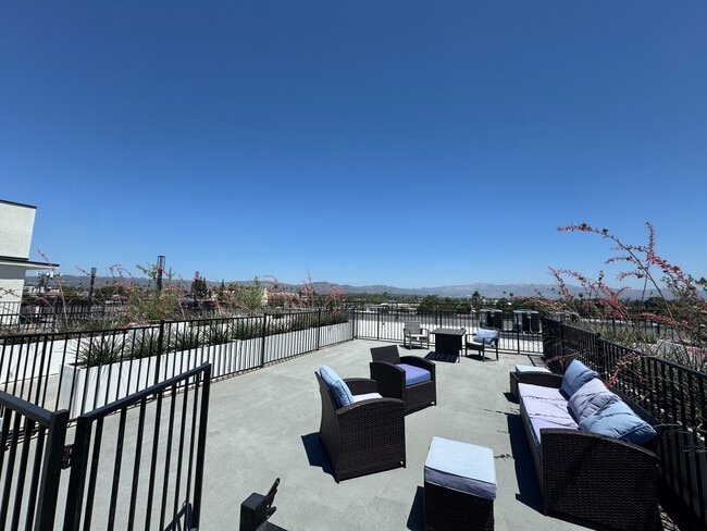 Building Photo - Eton View Apartments