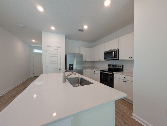 Foto del edificio - PRE-LEASING - NEW 2026 VILLA CONSTRUCTION!! 3/2.5/1 with premium finishes in the a new developmen...