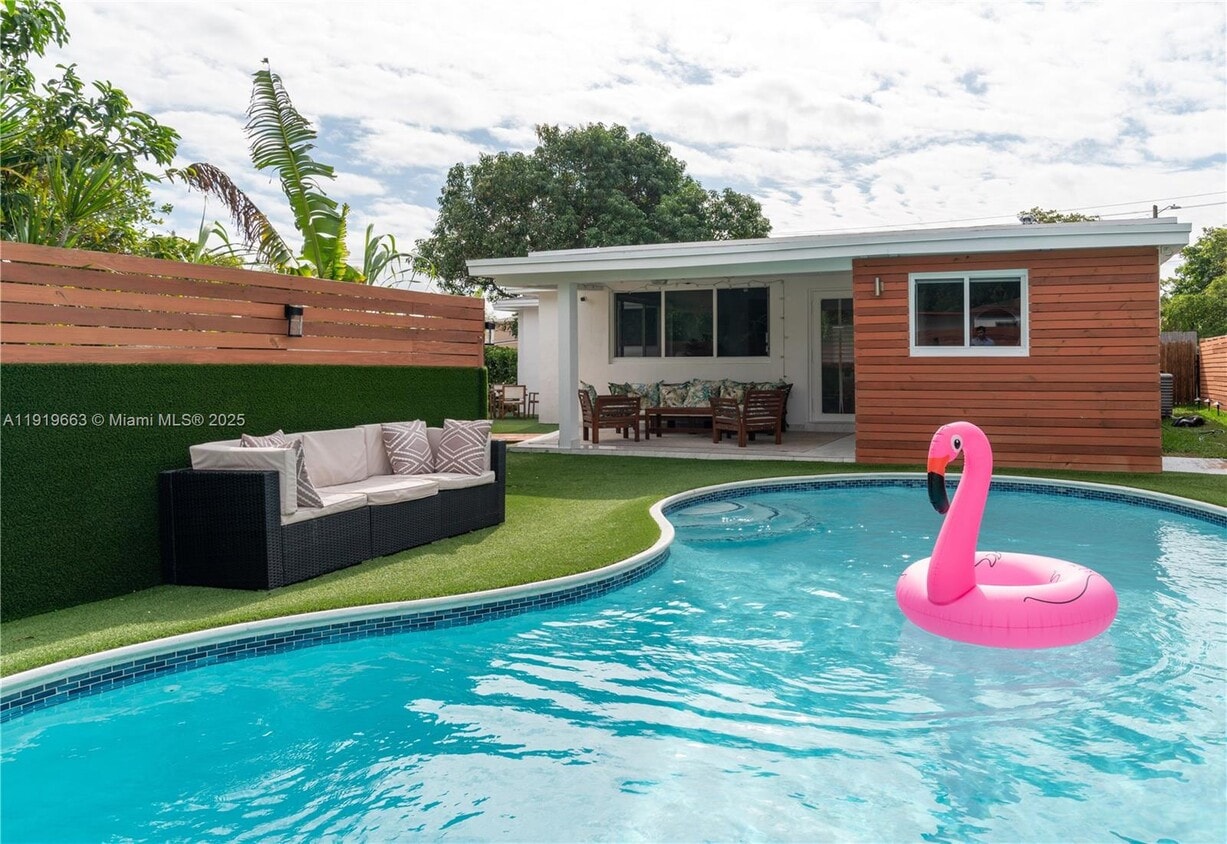 Foto principal - 1331 NE 160th St