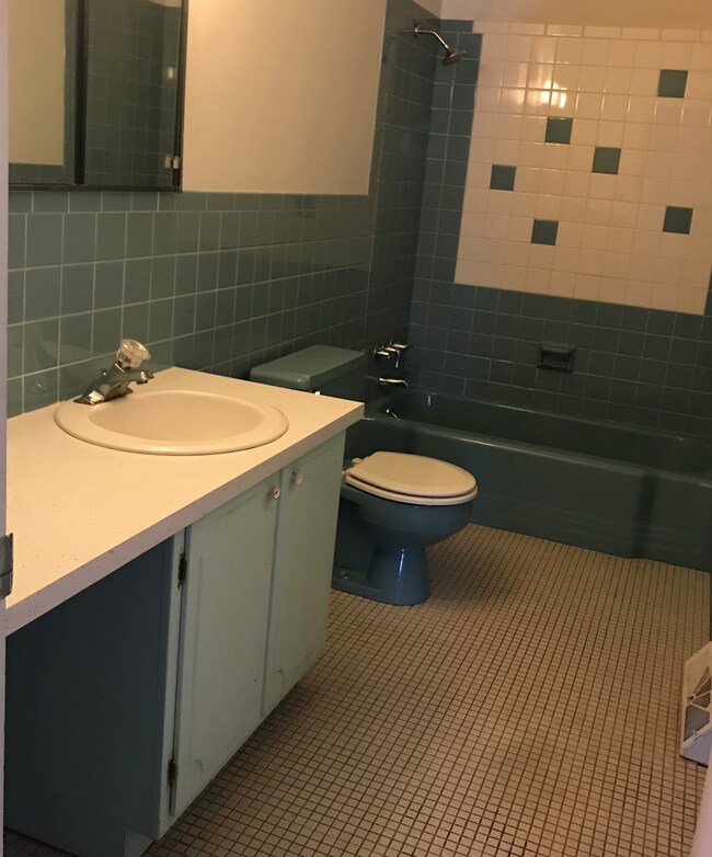 bathroom - 4050 W Lake Rd