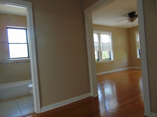 Building Photo - 1511 W 82nd St