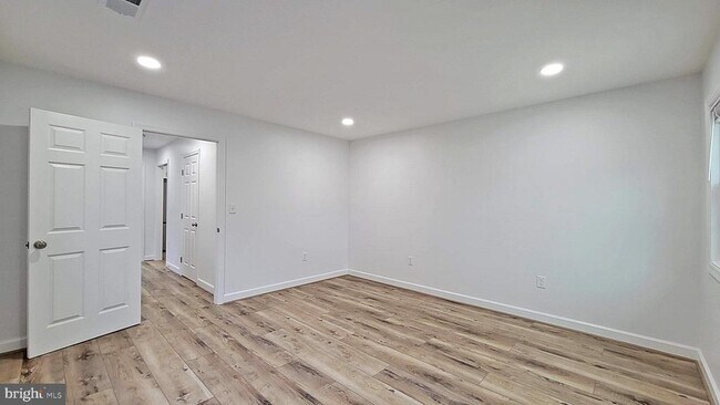 Building Photo - 1712 Mt Vernon Ave