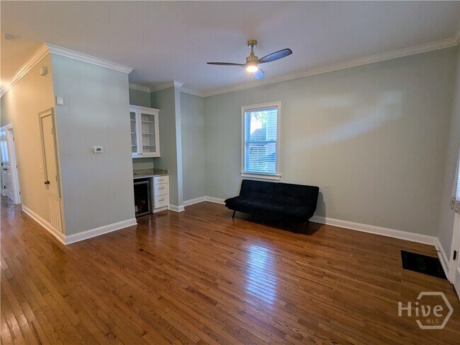 Foto del edificio - 305 E Duffy St