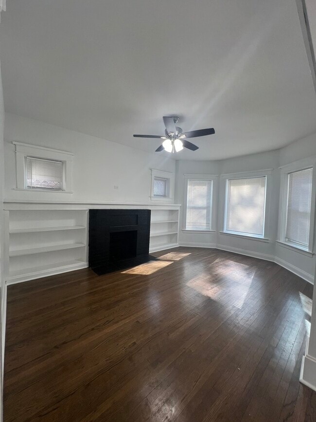 Foto del edificio - 6151 S Langley Ave