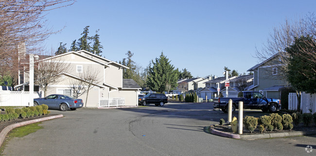 Foto del edificio - Lakeside Townhomes