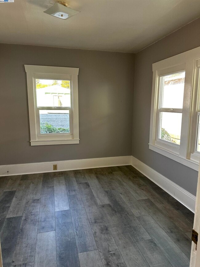 Building Photo - 3253 Lynde St