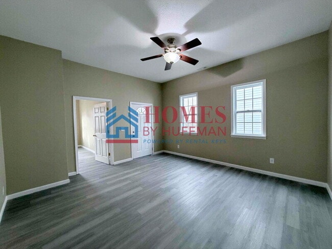 Building Photo - Three Bedroom House | Move-in Ready!