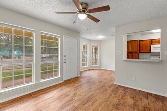 Building Photo - 104 Mosscliff Cir