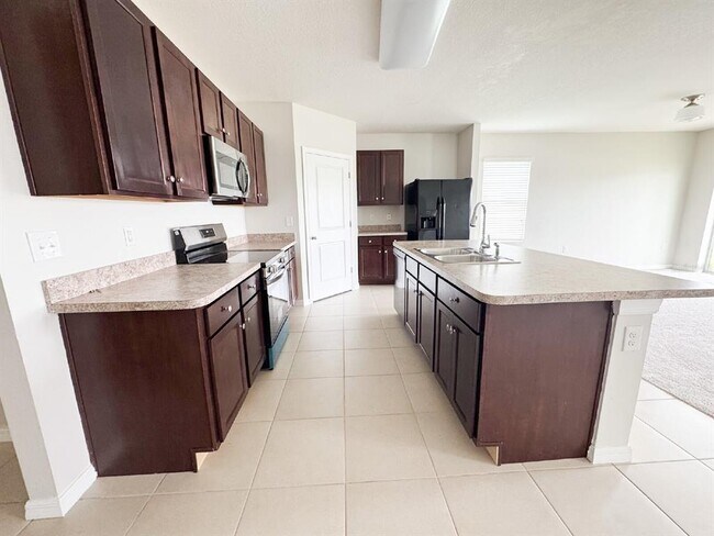 Building Photo - 405 Gris Sky Ln