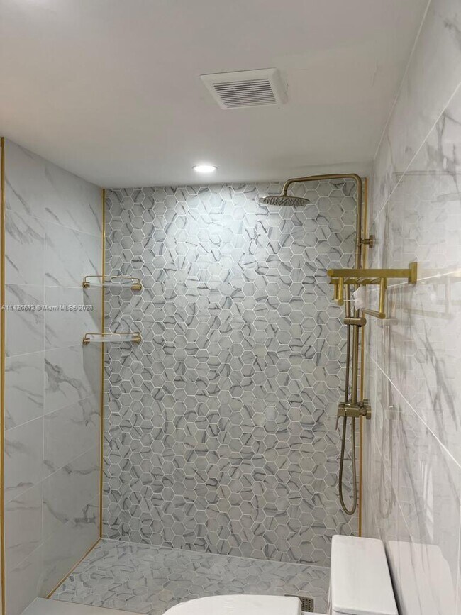 Foto del edificio - 7601 E Treasure Dr