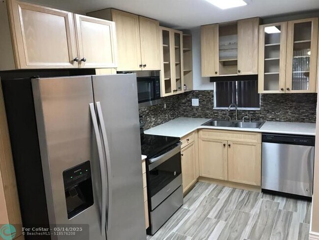 Foto del edificio - 8960 S Hollybrook Blvd