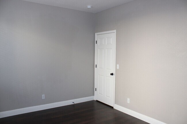 Foto del edificio - 2827 Cardinal Dr