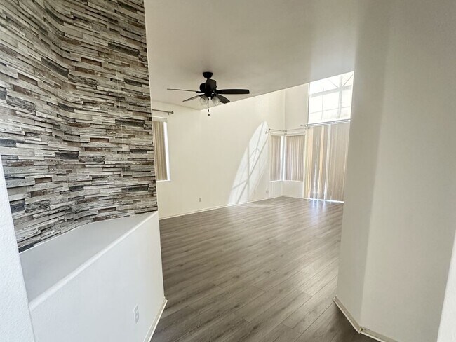 Building Photo - 28605 Broadstone Way