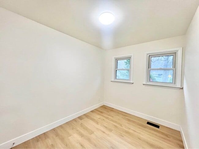 Building Photo - Spacious 3-Bedroom 1 Bath House for Rent A...