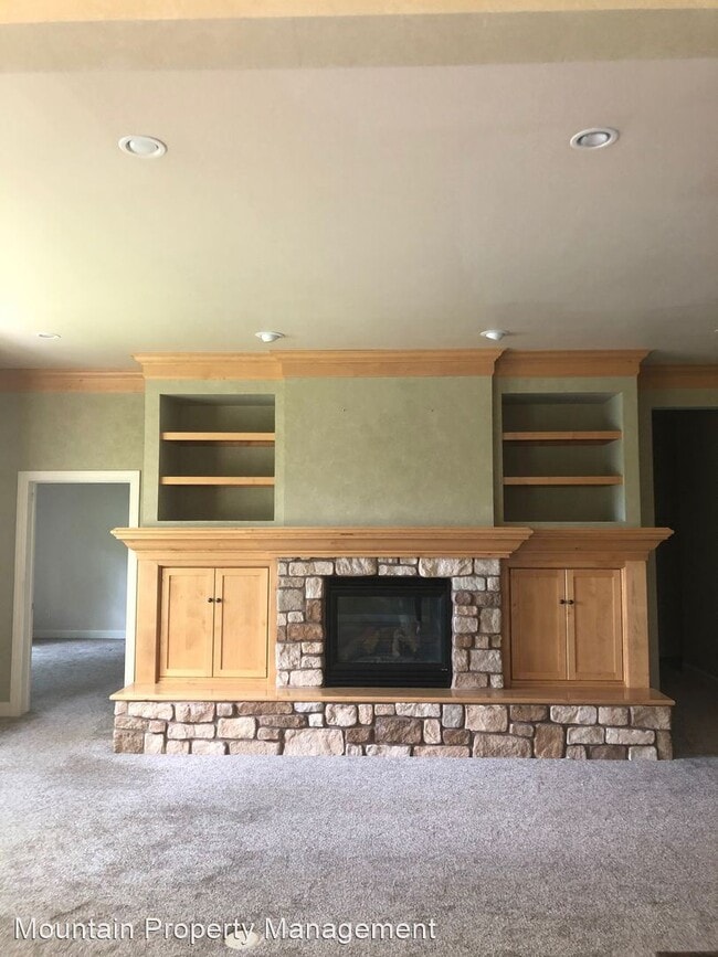 Building Photo - 4 br, 4 bath House - 19 West Village Circle