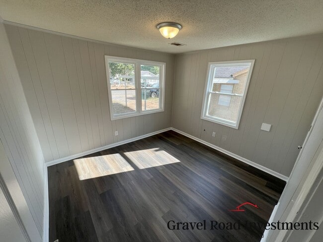 Building Photo - For Rent – Charming 3 Bedroom, 1 Bath Home