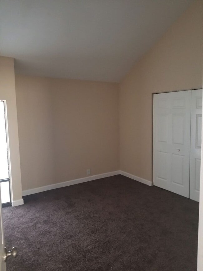 Building Photo - 260 W Van Fleet Dr