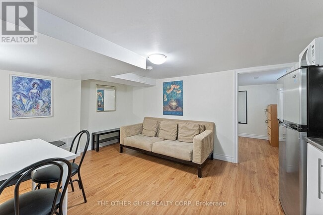 Building Photo - 32 Chamberlain Ave