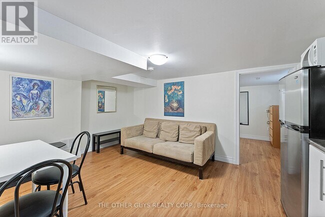 Photo du bâtiment - 32 Chamberlain Ave