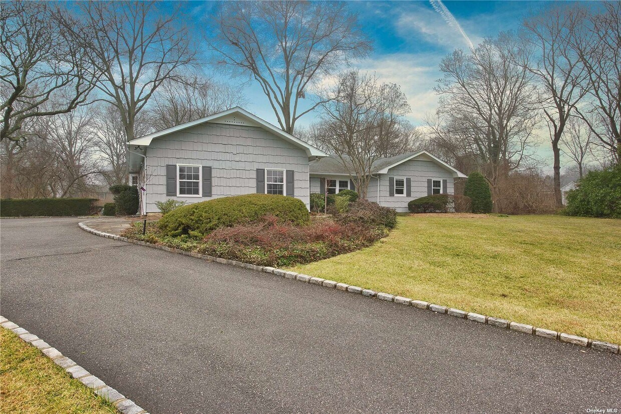 Primary Photo - 4 Wedgewood Ct