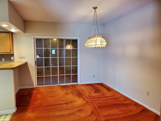 Building Photo - 3742 Fern Ridge Rd