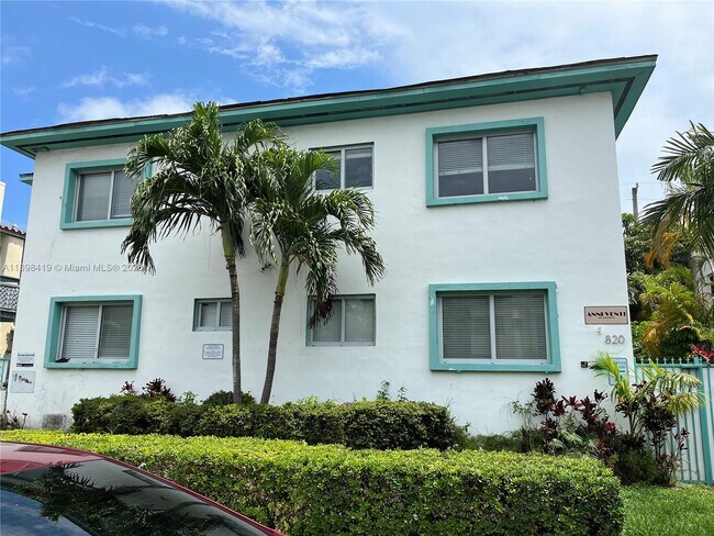 Building Photo - 820 15th St