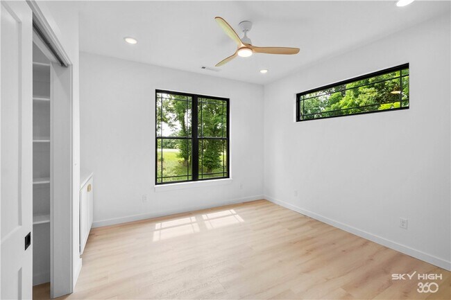 Foto del edificio - 5 Central Heights Way