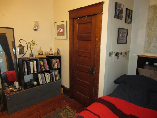 Building Photo - 1317 Rhode Island St