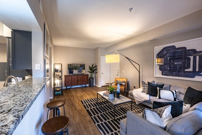 Building Photo - Halstead Centreville